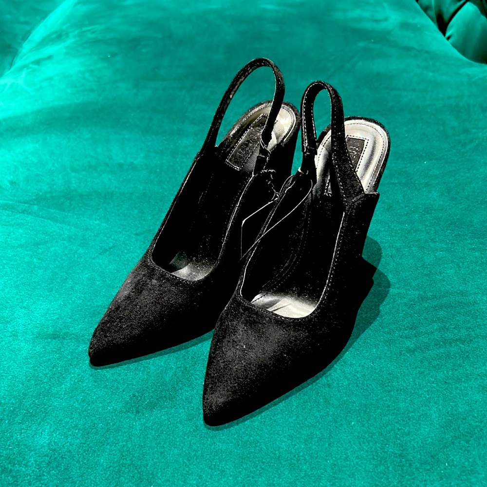 Suede sling back block heeled pumps